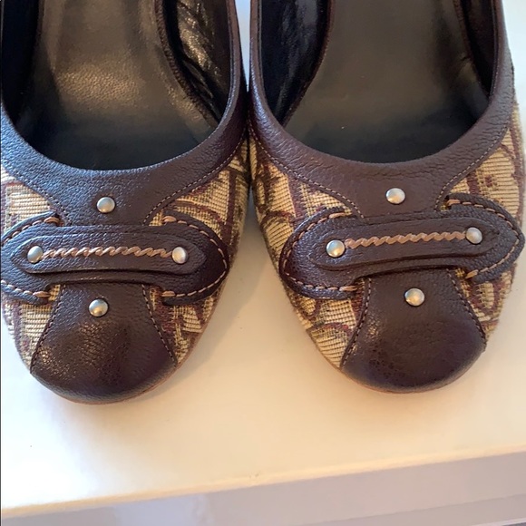 Shoes - Picture 3 of 8